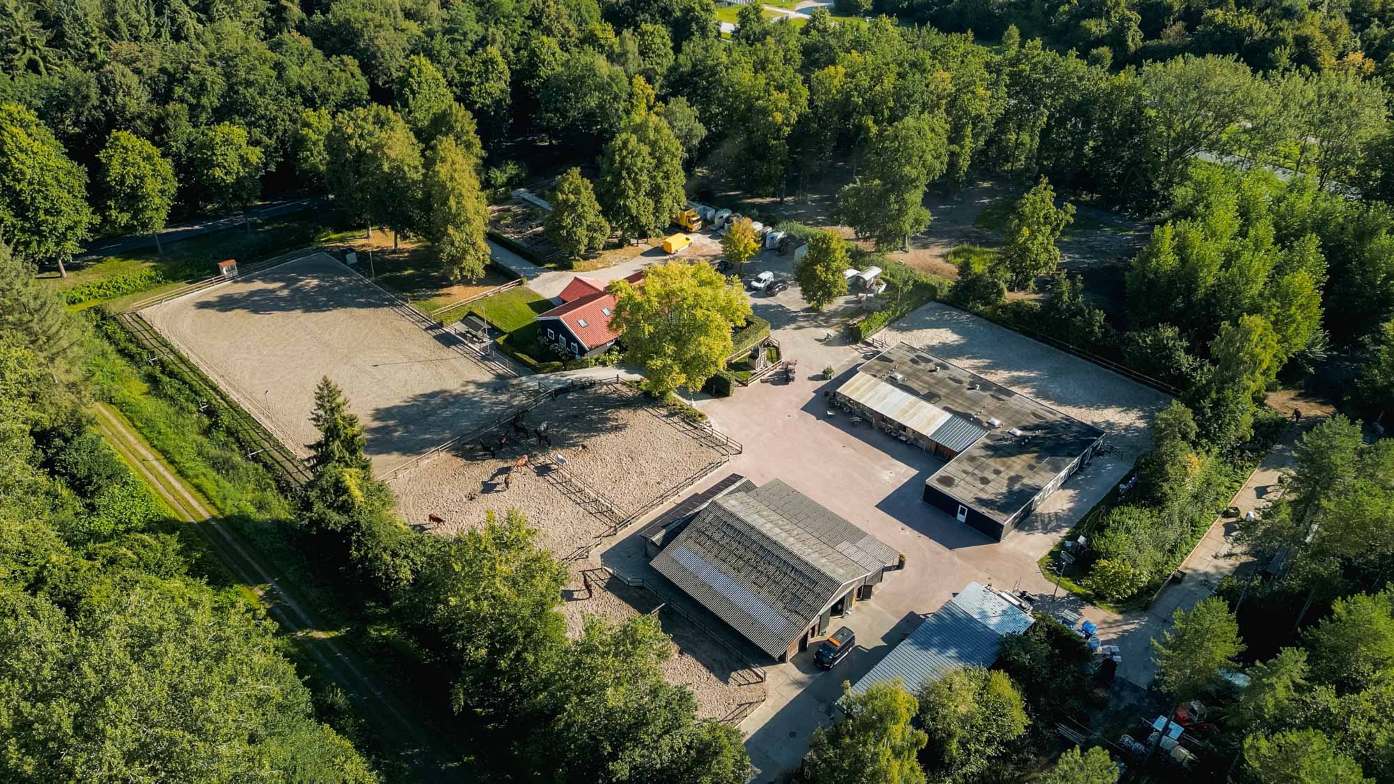 Luchtfoto van Thuis bij Hulkesteijn